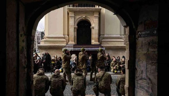 Ukraine’s Zelenskyy vows push for victory over Russia on war anniversary Ukraine’s Zelenskyy vows push for victory over Russia on war anniversary