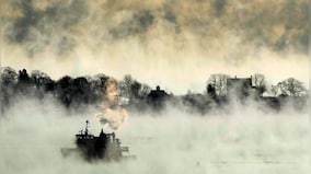 'Frostquakes': Arctic blast breaks US wind-chill record