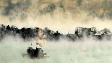 'Frostquakes': Arctic blast breaks US wind-chill record