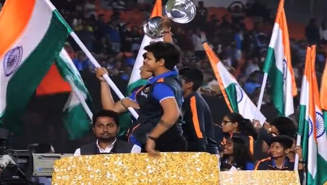 Watch: U-19 Women's T20 World Cup champions get victory lap during India vs New Zealand 3rd T20I Watch: U-19 Women's T20 World Cup champions get victory lap during India vs New Zealand 3rd T20I