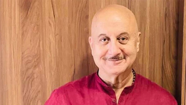 Anupam Kher makes a big announcement! Fans will get 2 free tickets of 'Shiv Shastri Balboa' if they do this Anupam Kher makes a big announcement! Fans will get 2 free tickets of 'Shiv Shastri Balboa' if they do this