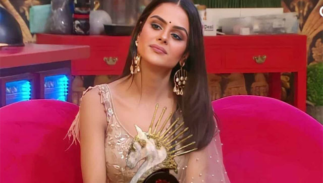 Bigg Boss 16: Ahead of the grand finale, a picture of Priyanka Chahar Choudhary holding the trophy goes viral Bigg Boss 16: Ahead of the grand finale, a picture of Priyanka Chahar Choudhary holding the trophy goes viral