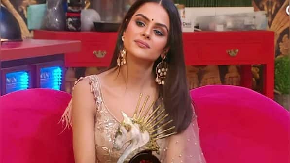 Bigg Boss 16: Ahead of the grand finale, a picture of Priyanka Chahar Choudhary holding the trophy goes viral