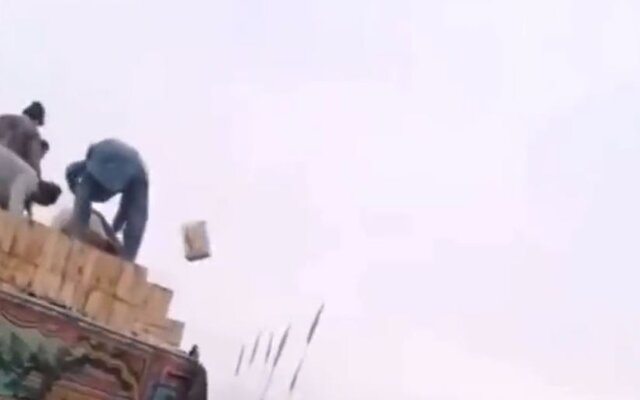 WATCH: Afghan traders dump fruits in river as Uzbekistan's border remains shut amid row with Taliban WATCH: Afghan traders dump fruits in river as Uzbekistan's border remains shut amid row with Taliban