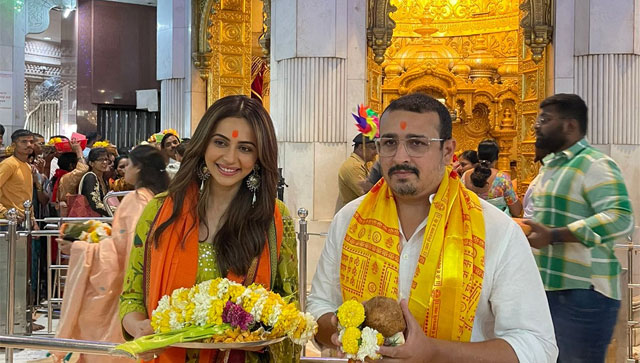 Rakul Preet Singh visits Siddhivinayak Temple to seek blessings post Chhatriwali's success Rakul Preet Singh visits Siddhivinayak Temple to seek blessings post Chhatriwali's success