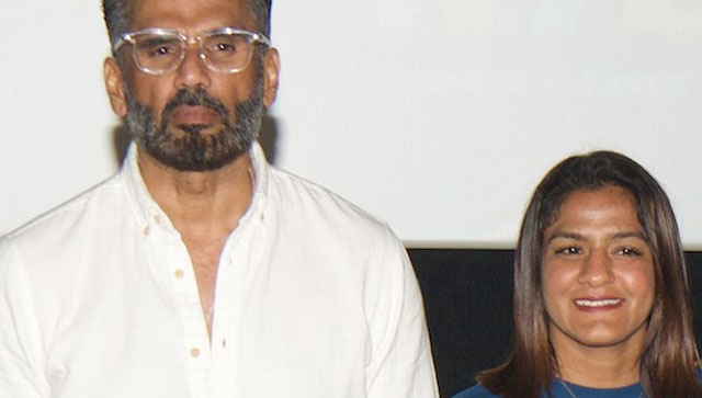 Suniel Shetty praises Indian Tigress Ritu Phogat as she lends support to India's first MMA reality show Suniel Shetty praises Indian Tigress Ritu Phogat as she lends support to India's first MMA reality show
