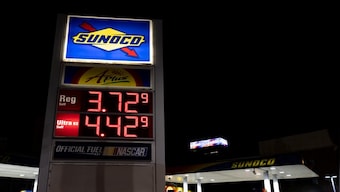 Economists expect US recession, above-target inflation this year