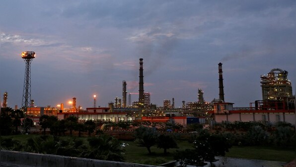 India set to surpass China in need for oil as growth paths diverge