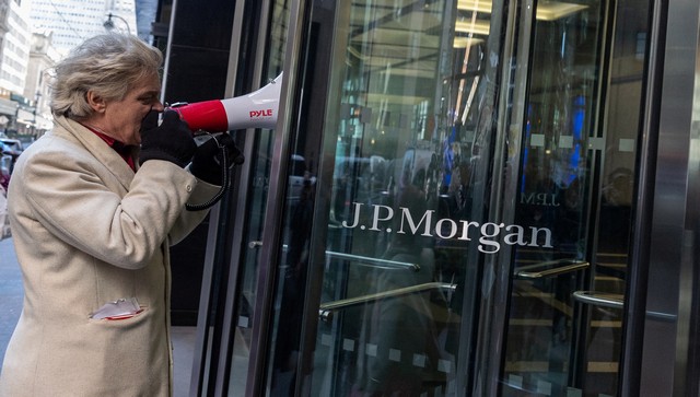 JPMorgan, Citi, BofA tell staff not to poach clients from stressed banks JPMorgan, Citi, BofA tell staff not to poach clients from stressed banks