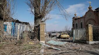 Ukraine shuts 'post-apocalyptic' battlefield town to civilians