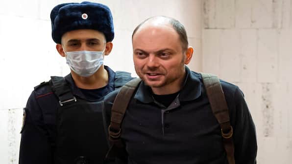 Prominent Kremlin critic Kara-Murza goes on trial on treason charges