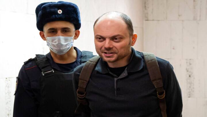 Prominent Kremlin critic Kara-Murza goes on trial on treason charges