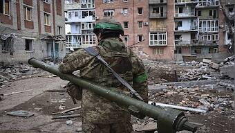 Battle in Bakhmut rages on: How ammunition shortages could affect Ukraine's chances in the war