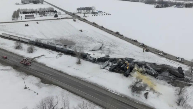 Minnesota train derailment, ethanol fire renew safety fears Minnesota train derailment, ethanol fire renew safety fears