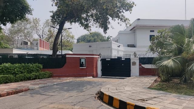 India wants to make a public urinal near UK High Commissioner’s house, but British say ‘No’ India wants to make a public urinal near UK High Commissioner’s house, but British say ‘No’