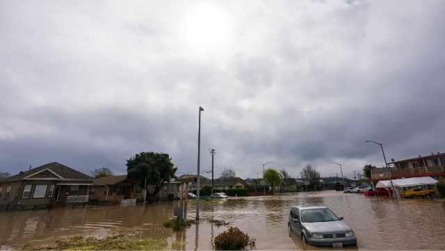 Storm breaches California river's levee, thousands forced to evacuate Storm breaches California river's levee, thousands forced to evacuate