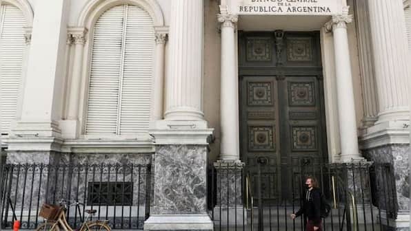 Argentina inflation shoots past 100% for first time since 1991