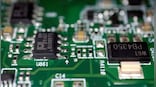 Dutch government to announce plan to restrict chip technology exports -sources