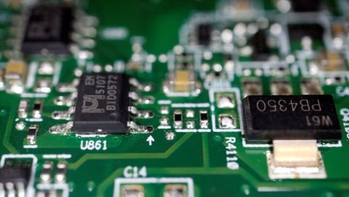 Dutch government to announce plan to restrict chip technology exports -sources