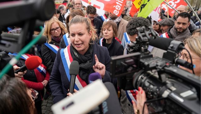 French government fights to survive 2 no-confidence motions French government fights to survive 2 no-confidence motions