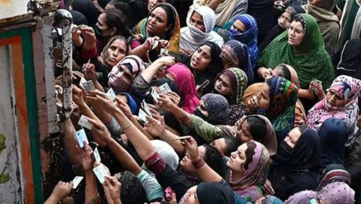 Four elderly people killed while collecting free flour in Pakistan's Punjab province: Officials