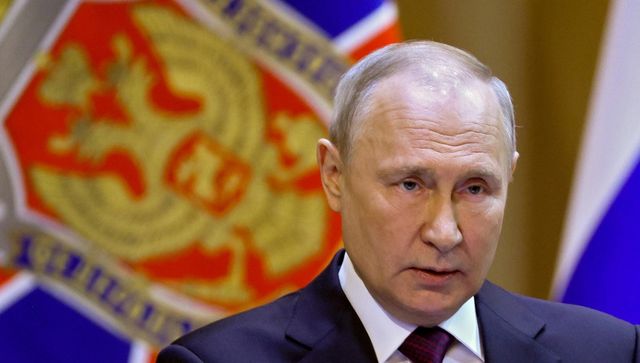 Putin signs bill to suspend last nuclear arms pact with US Putin signs bill to suspend last nuclear arms pact with US