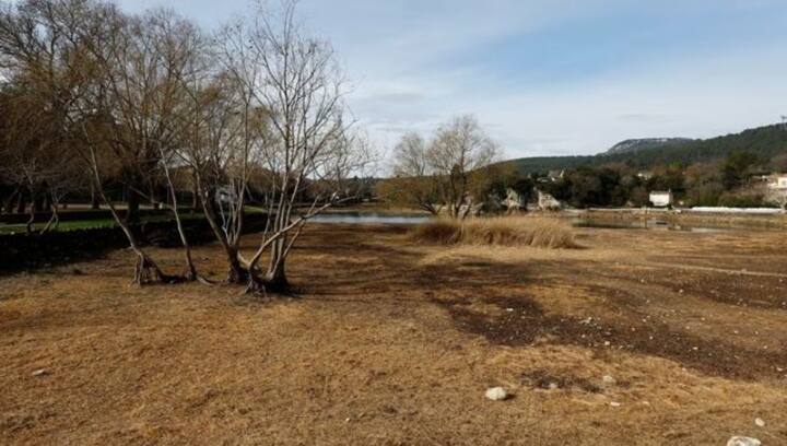 French environment minister urges restrictions to avoid water crisis