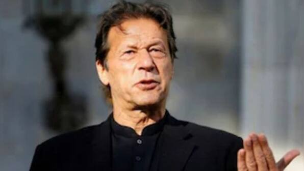 Pakistan government 'making complete mockery of constitution', says Imran Khan