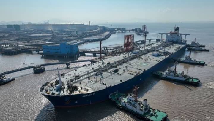 Oil bounces off session lows, steadies on hopes for China demand
