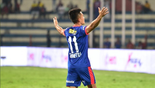 ISL 2022-23: Sunil Chhetri's controversial goal takes Bengaluru FC to semi-final with 1-0 win over Kerala Blasters ISL 2022-23: Sunil Chhetri's controversial goal takes Bengaluru FC to semi-final with 1-0 win over Kerala Blasters