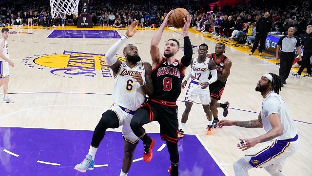 NBA: Bulls spoil James' return from long injury layoff by beating Lakers; Cavaliers clinch playoff berth NBA: Bulls spoil James' return from long injury layoff by beating Lakers; Cavaliers clinch playoff berth