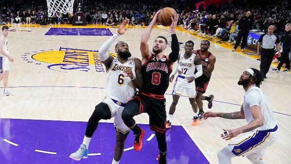 NBA: Bulls spoil James' return from long injury layoff by beating Lakers; Cavaliers clinch playoff berth