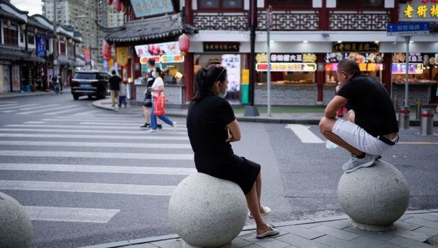 China’s growth slumps as ‘Covid-stunned’ consumers ‘not in splurging mood’ China’s growth slumps as ‘Covid-stunned’ consumers ‘not in splurging mood’