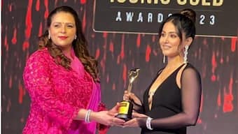 Hina Khan felicitated for Fashion Diva of the Year by Nidarshana Gowani