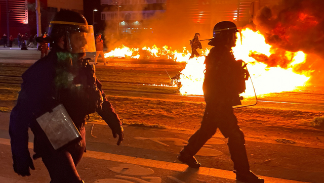 France: Violent protests hit Paris over Macron's pension changes France: Violent protests hit Paris over Macron's pension changes