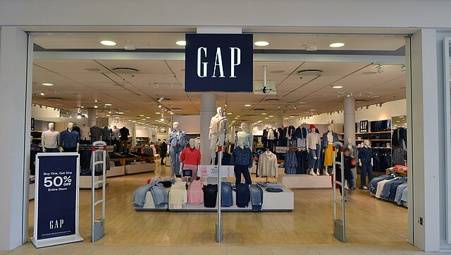 Gap announces executive shakeup amid losses in holiday quarter, drop in sales Gap announces executive shakeup amid losses in holiday quarter, drop in sales