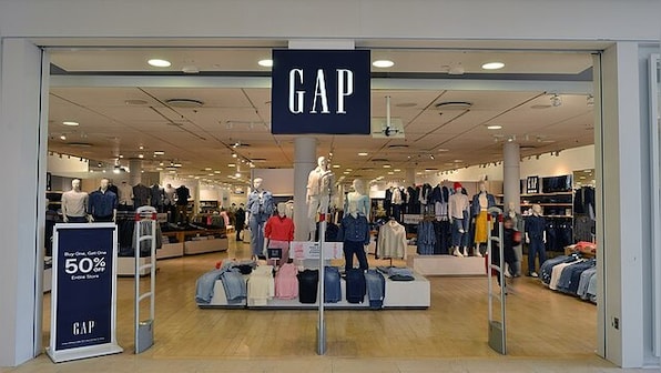 Gap announces executive shakeup amid losses in holiday quarter, drop in sales