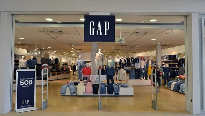 Gap announces executive shakeup amid losses in holiday quarter, drop in sales