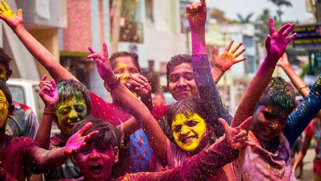 Happy Holi 2023: Best wishes, messages and greetings to send to your loved ones Happy Holi 2023: Best wishes, messages and greetings to send to your loved ones