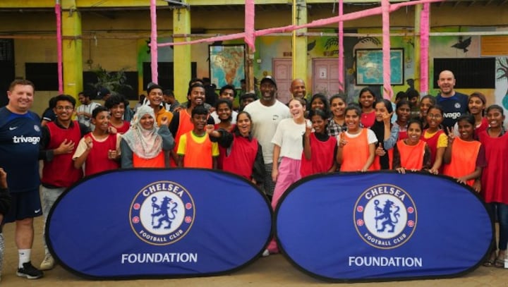 Chelsea legend Jimmy Floyd Hasselbaink visits Mumbai, conducts coaching clinic in Dharavi