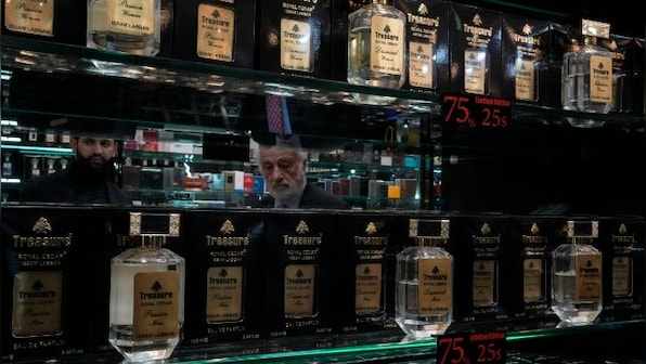 Lebanon adopts 'dollarization' as currency, economy crumble