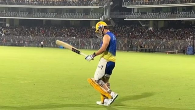 Dhoni gets boisterous reception by CSK fans during practice session; watch video Dhoni gets boisterous reception by CSK fans during practice session; watch video