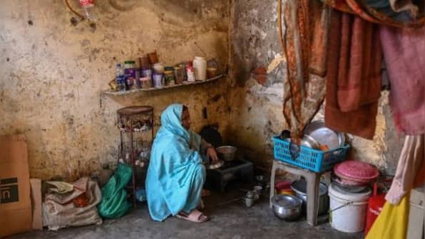 Medicines beyond reach, falling ill is death sentence, say poor in bankrupt Pakistan