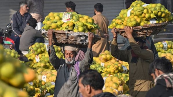 Ramzan in Pakistan: Buy lemons for PKR 800/kg, bananas for 250/dozen & garlic for 640/kg as inflation takes to the skies