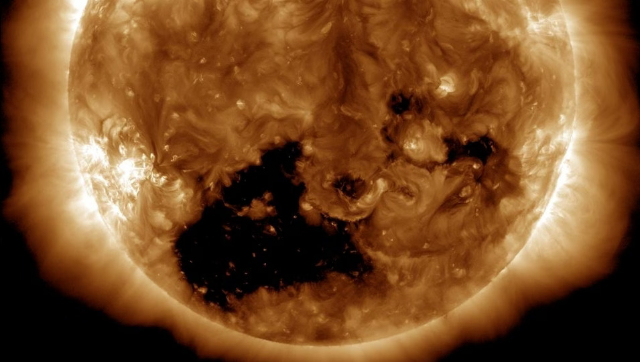 Solar danger: Giant hole 20X larger than the Earth seen on the Sun, second such hole to appear in a month Solar danger: Giant hole 20X larger than the Earth seen on the Sun, second such hole to appear in a month