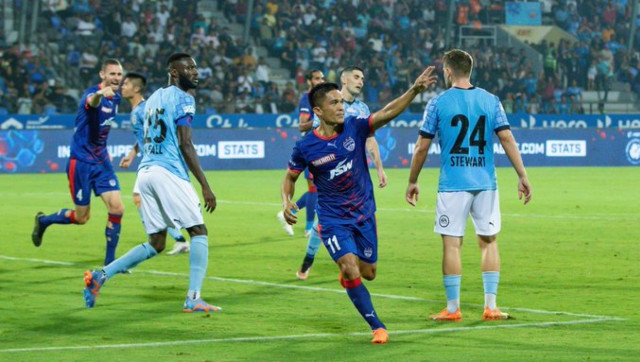 ISL 2022-23: Sunil Chhetri's late strike helps Bengaluru FC beat Mumbai City FC in first leg of semi-final ISL 2022-23: Sunil Chhetri's late strike helps Bengaluru FC beat Mumbai City FC in first leg of semi-final
