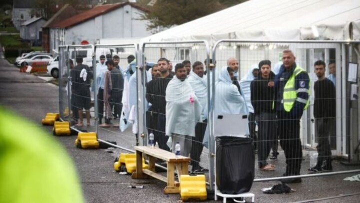 UK unveils plans to house asylum seekers in military bases