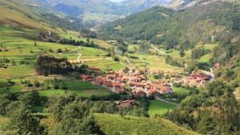 This Spanish town pays Brits £2600 to soak the sun