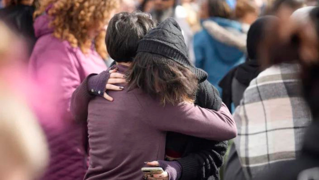 US: Caught with gun in school, teen flees after shooting spree; car found with unidentified body nearby US: Caught with gun in school, teen flees after shooting spree; car found with unidentified body nearby