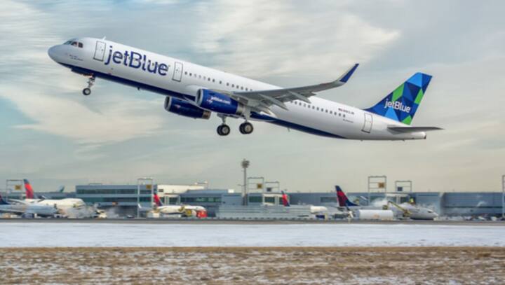 Major tragedy averted as two commercial planes nearly collided at runway in Boston